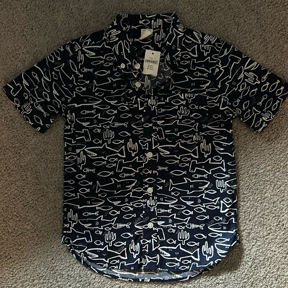 NWT! Super cute little boys, button-down brand new from the Gap size 5..